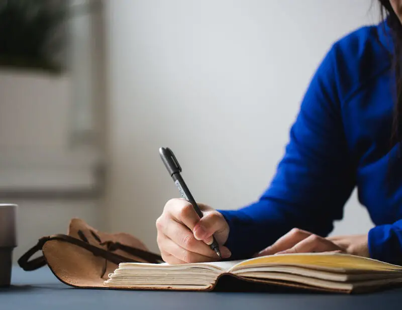 10 Night Journal Prompts to Reflect, Unwind, and Sleep Better